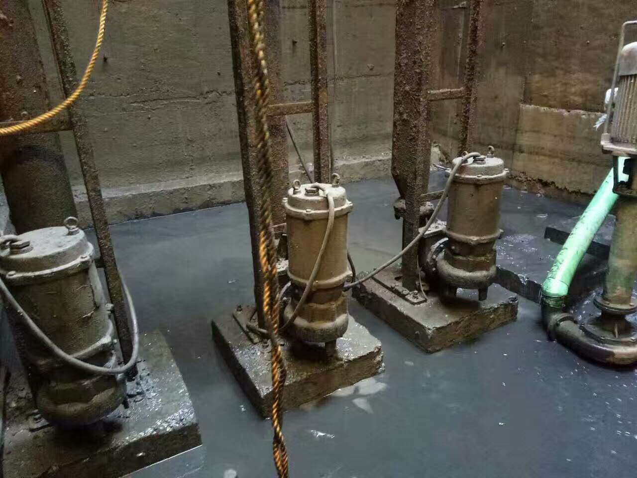 中堂镇污水池清理